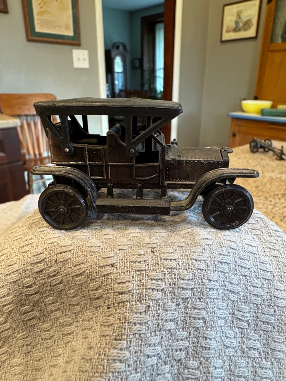 Vintage-Style Kids Toy Car - Black Classic Model Cast Iron Pencil Sharpener